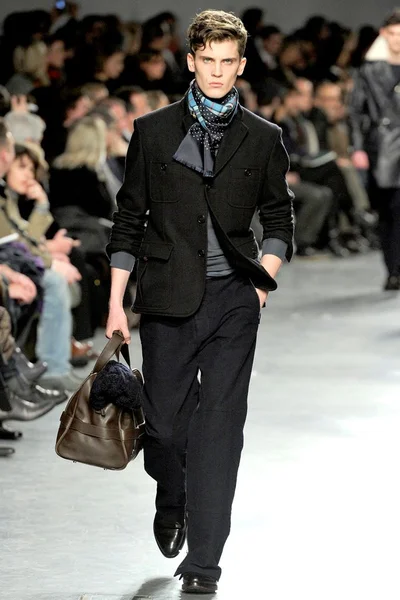 Look 32